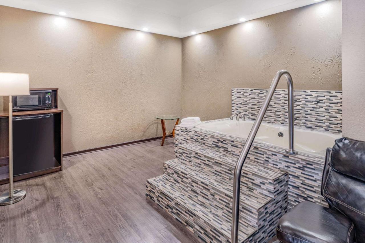 Hotel Super 8 By Wyndham Columbia Esterno foto