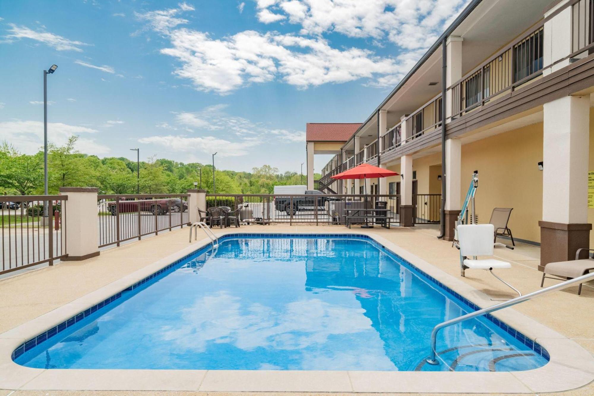 Hotel Super 8 By Wyndham Columbia Esterno foto